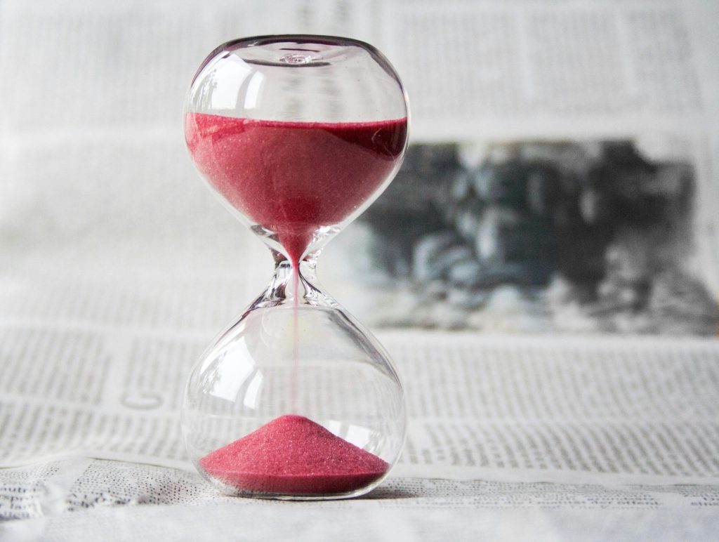 Gestion des retards horaires en fin de garde d’enfant chez une assistante maternelle